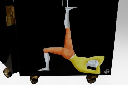 siteFORNASETTI-paravent-acrobates-détail3-et-signature.jpg